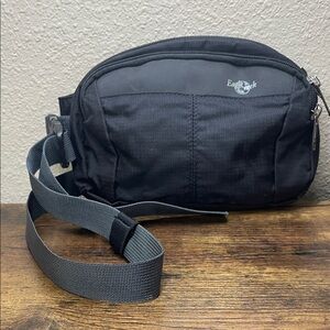 Eagle Creek Black Fanny Pack Waist Belt Travel Bag